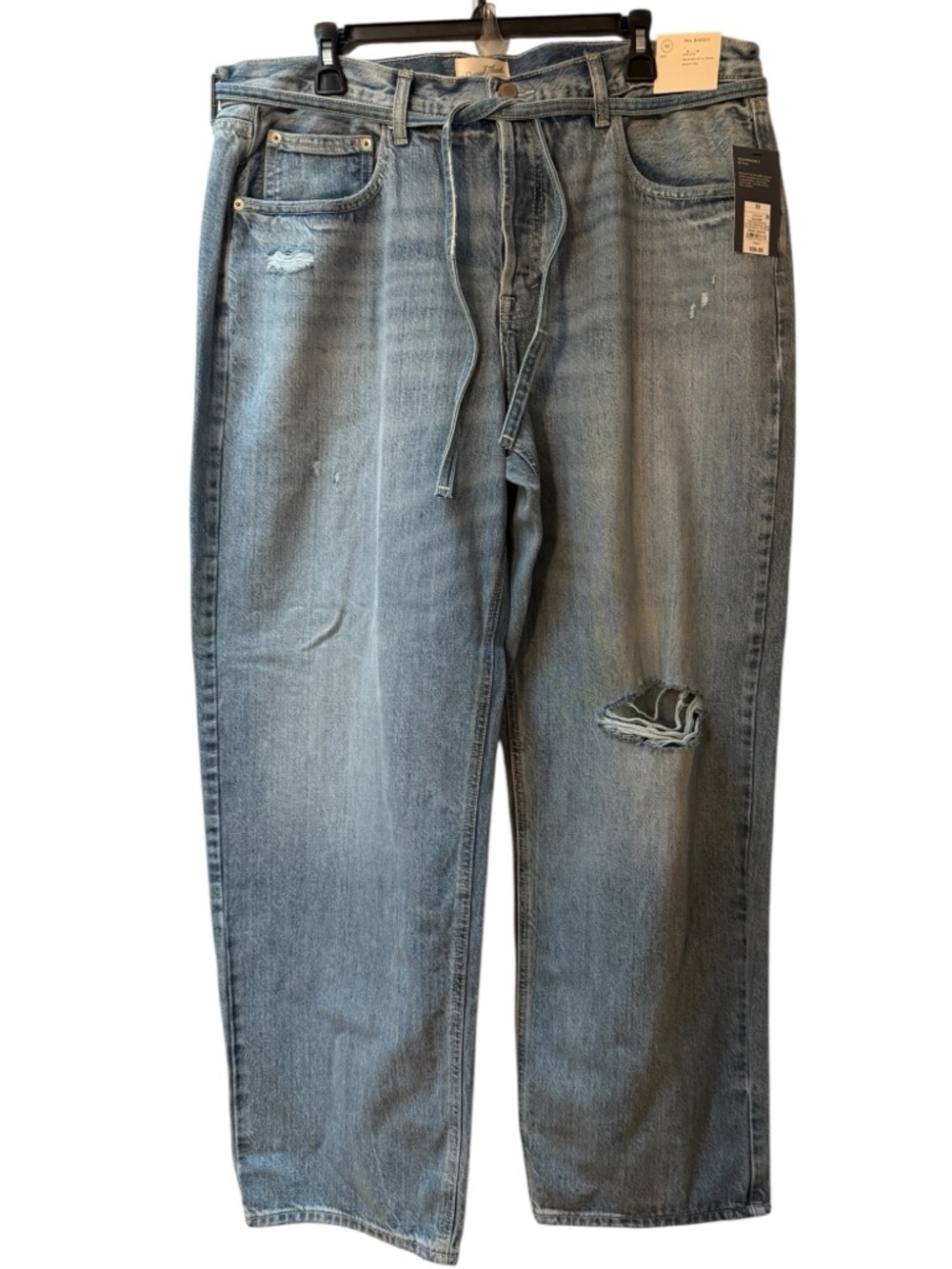 Universal Thread Womens Mid Rise 90s Baggy Jeans Light Wash 
Size: 16R NEW
